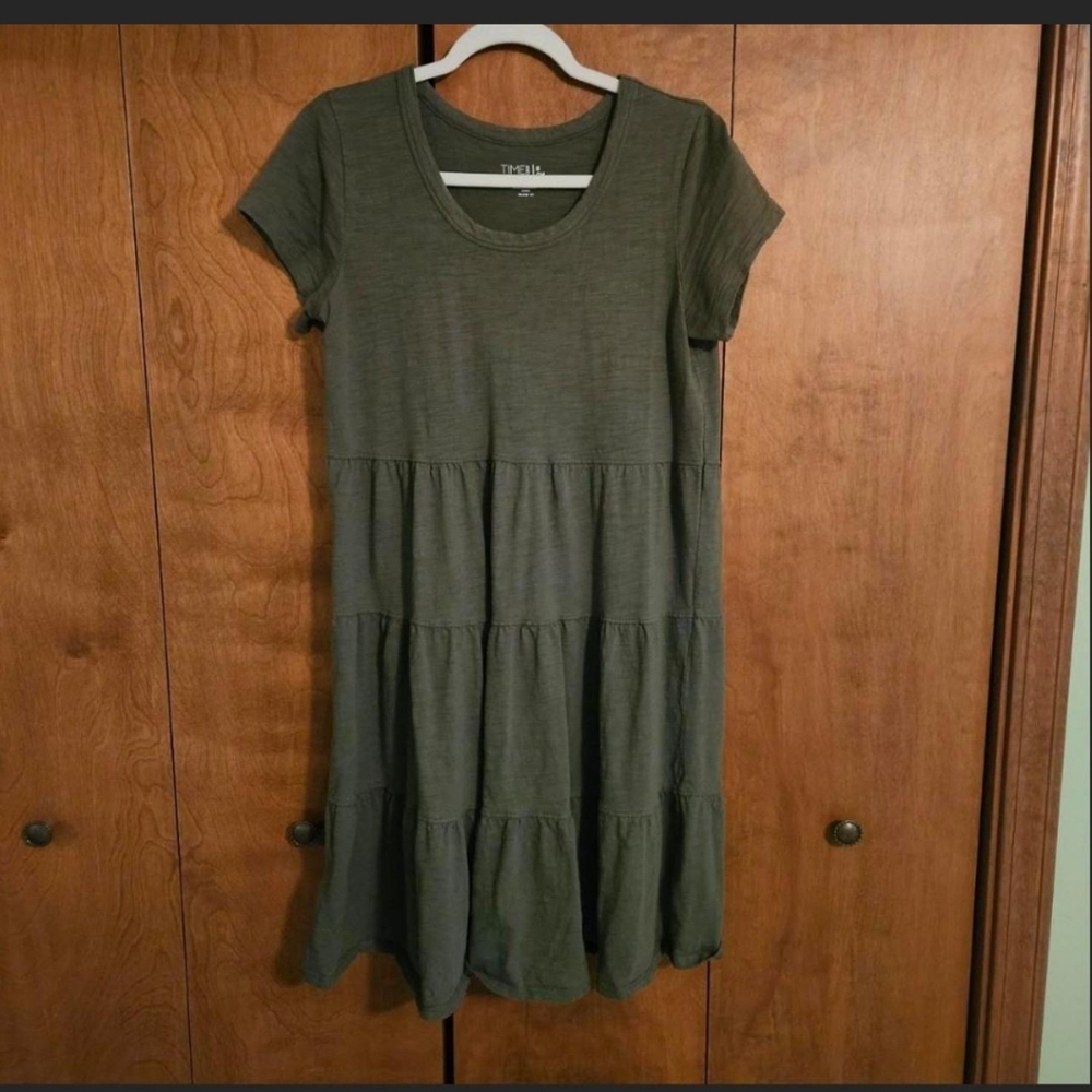 Time and Tru Green Tiered Midi Dress S Short Sleeve Olive Casual Fall Outfit
